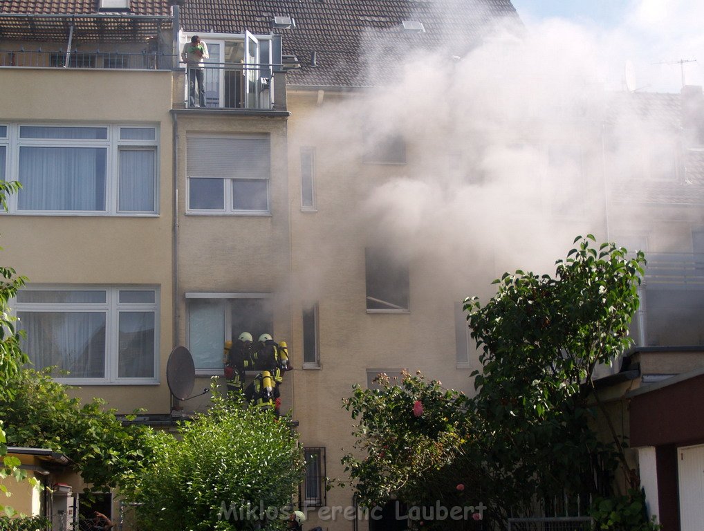 Brand Wohnung mit Menschenrettung Koeln Vingst Ostheimerstr  P043.JPG